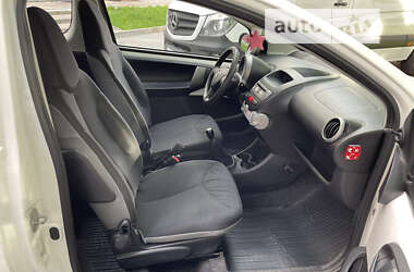 Хэтчбек Toyota Aygo 2013 в 