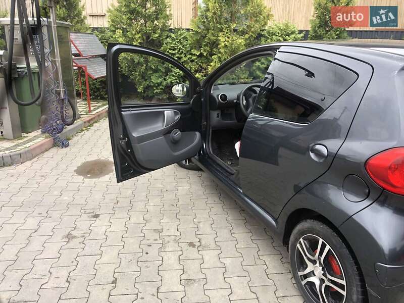 Хэтчбек Toyota Aygo 2006 в Болехове