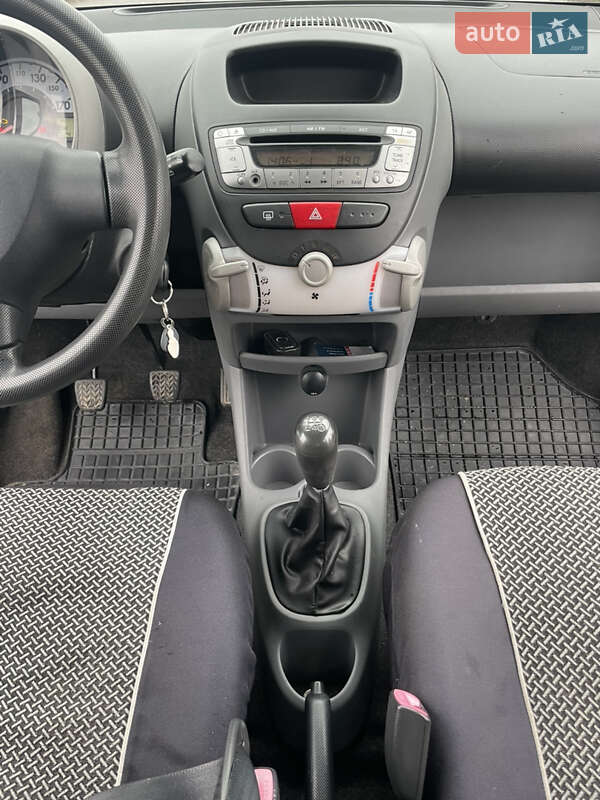 Хетчбек Toyota Aygo 2006 в Володимирі
