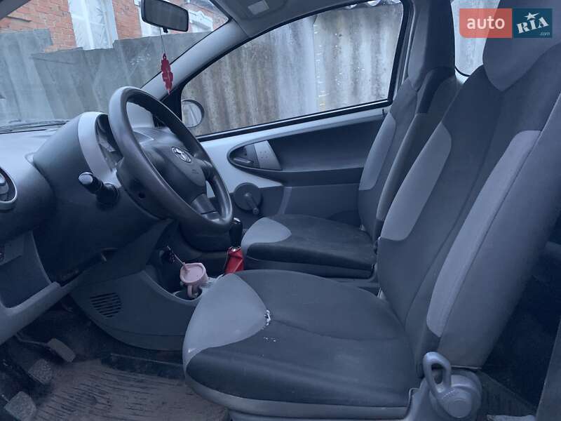 Хэтчбек Toyota Aygo 2010 в Богодухове