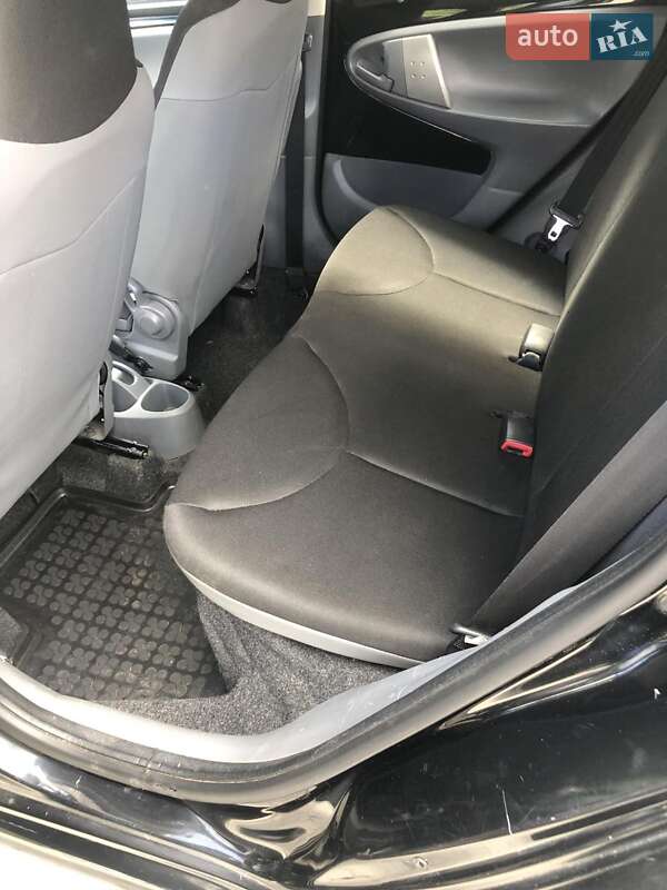 Хетчбек Toyota Aygo 2011 в Івано-Франківську