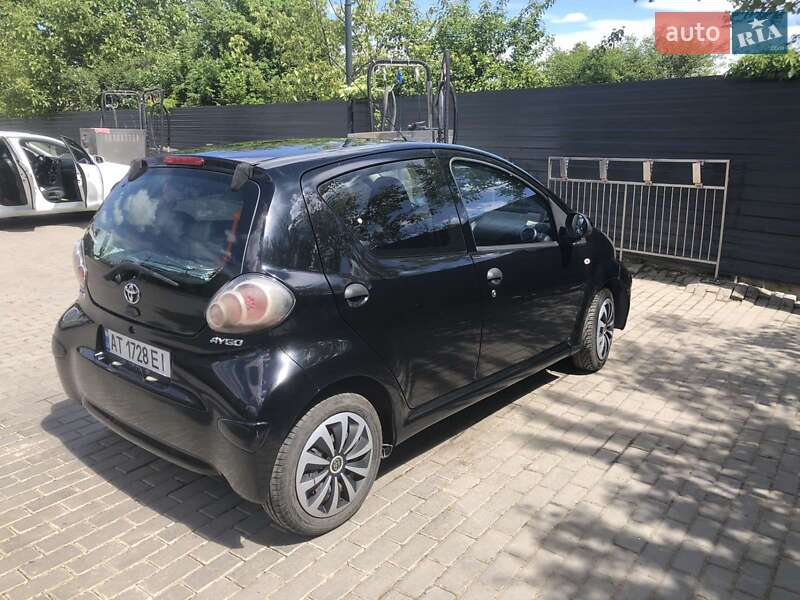 Хетчбек Toyota Aygo 2011 в Івано-Франківську