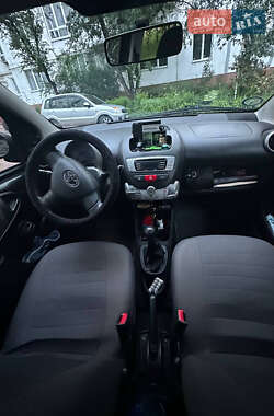 Хэтчбек Toyota Aygo 2014 в 