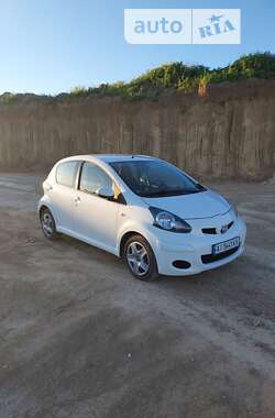 Хэтчбек Toyota Aygo 2010 в Маньковке