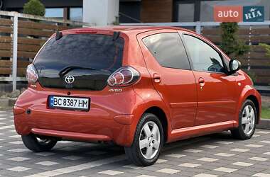 Хетчбек Toyota Aygo 2012 в Буську