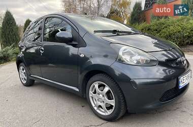 Хетчбек Toyota Aygo 2005 в Новомосковську