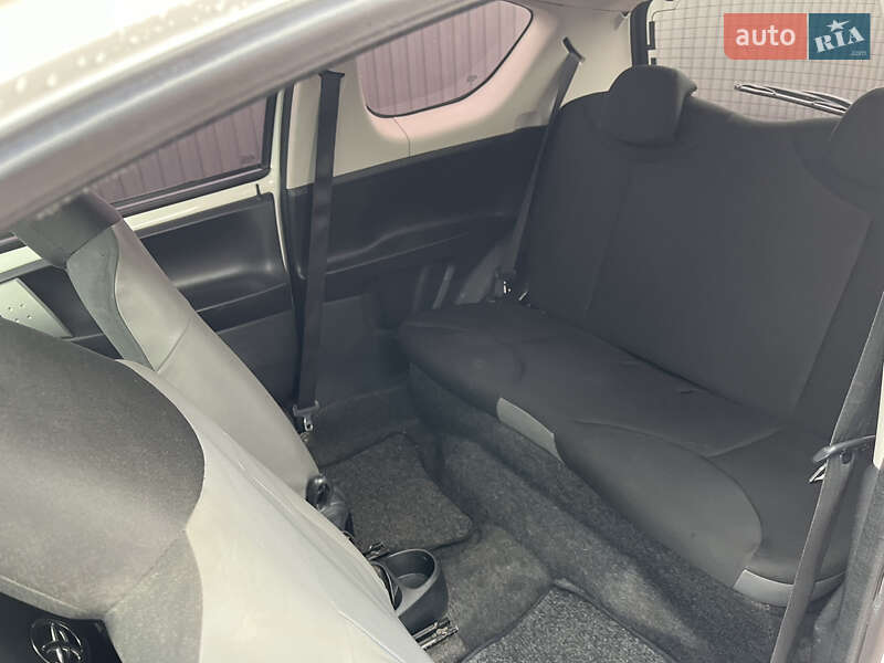 Хетчбек Toyota Aygo 2012 в Сарнах