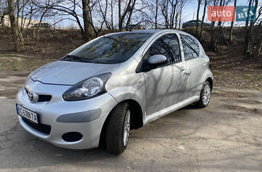 Хэтчбек Toyota Aygo 2010 в Львове