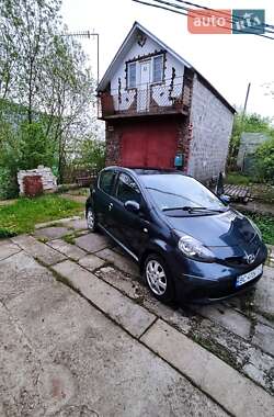 Хэтчбек Toyota Aygo 2006 в 