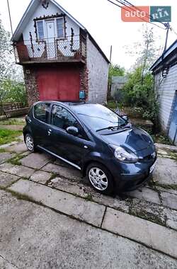 Хэтчбек Toyota Aygo 2006 в 