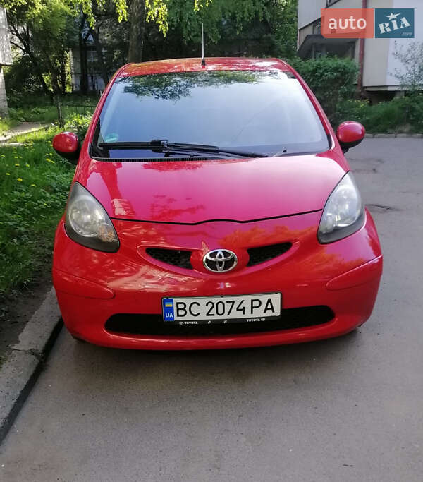 Хэтчбек Toyota Aygo 2008 в 