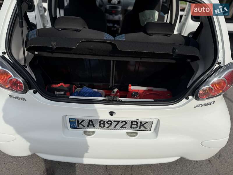Хэтчбек Toyota Aygo 2013 в Прилуках