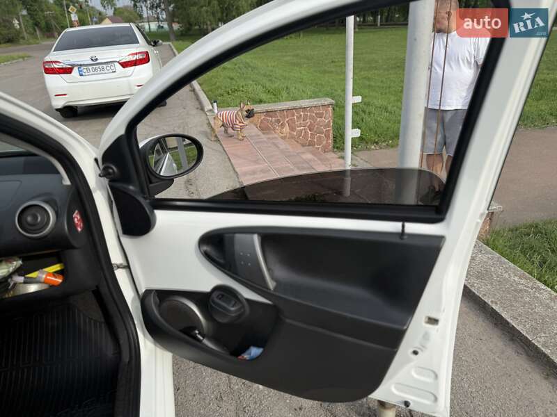 Хэтчбек Toyota Aygo 2013 в Прилуках