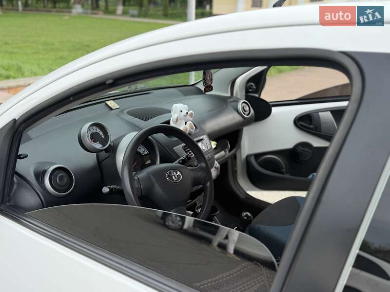 Хэтчбек Toyota Aygo 2013 в Прилуках