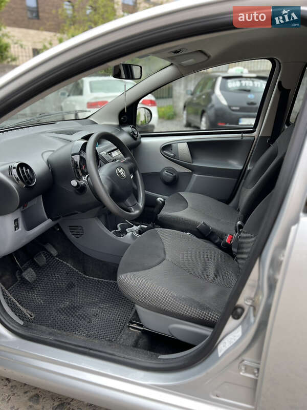 Хетчбек Toyota Aygo 2011 в Луцьку