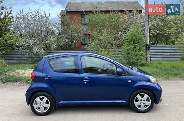 Хэтчбек Toyota Aygo 2007 в 