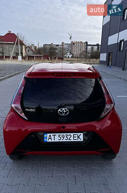 Хэтчбек Toyota Aygo 2016 в 