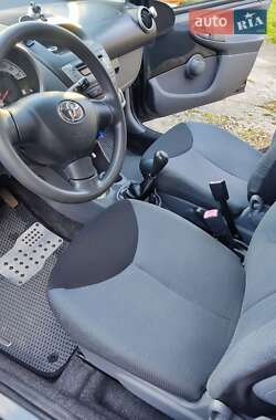 Хэтчбек Toyota Aygo 2006 в 