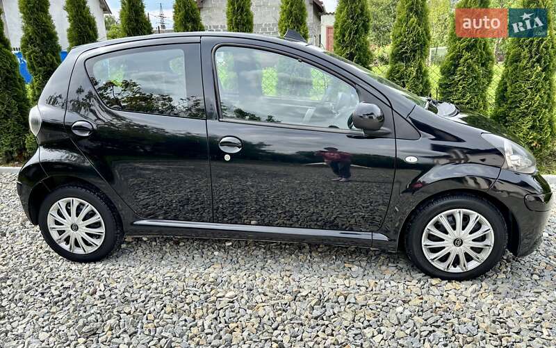 Хэтчбек Toyota Aygo 2011 в Стрые