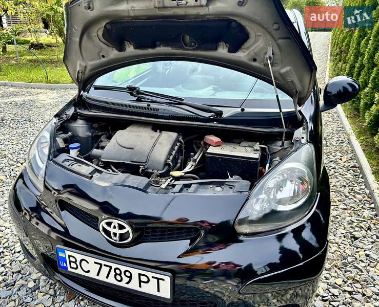 Хэтчбек Toyota Aygo 2011 в Стрые