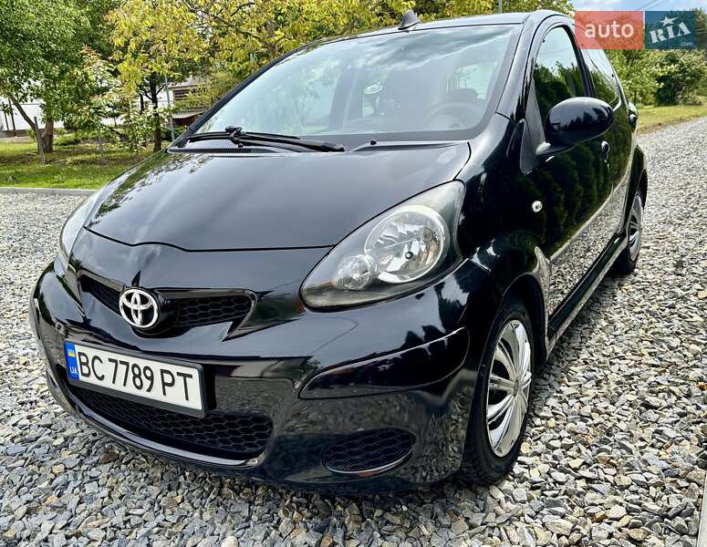 Хэтчбек Toyota Aygo 2011 в Стрые