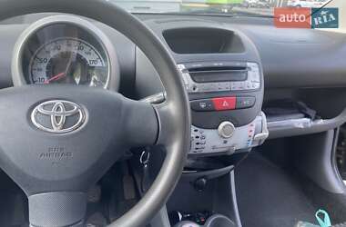 Хэтчбек Toyota Aygo 2009 в 