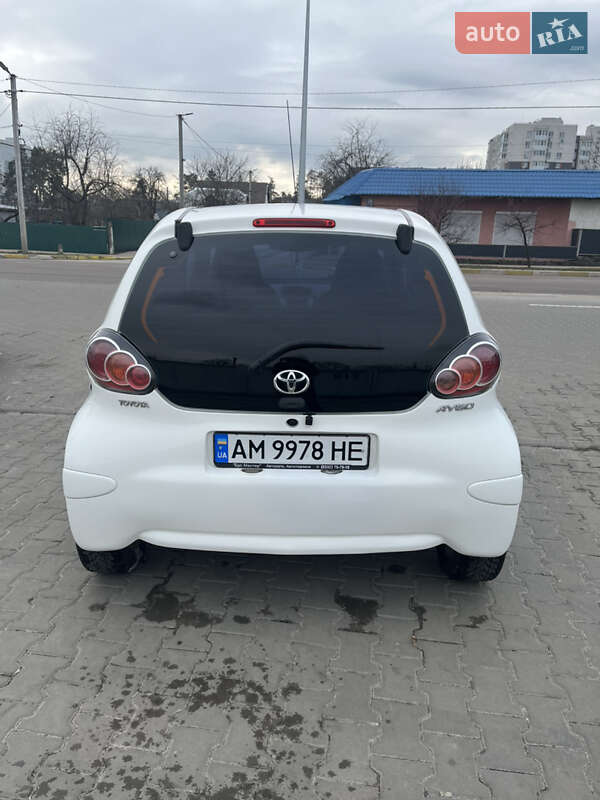 Хэтчбек Toyota Aygo 2011 в Коростышеве