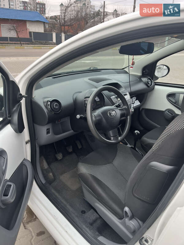 Хэтчбек Toyota Aygo 2011 в Коростышеве