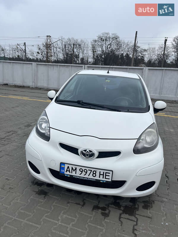 Хэтчбек Toyota Aygo 2011 в Коростышеве
