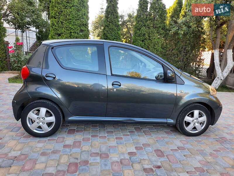 Хэтчбек Toyota Aygo 2006 в Ровно