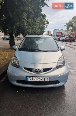 Хэтчбек Toyota Aygo 2006 в Вишневом