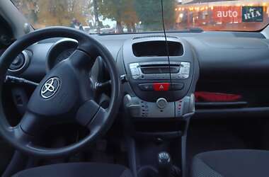 Хетчбек Toyota Aygo 2009 в 