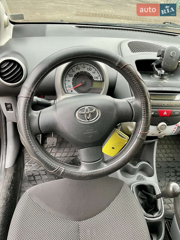 Хэтчбек Toyota Aygo 2012 в Днепре