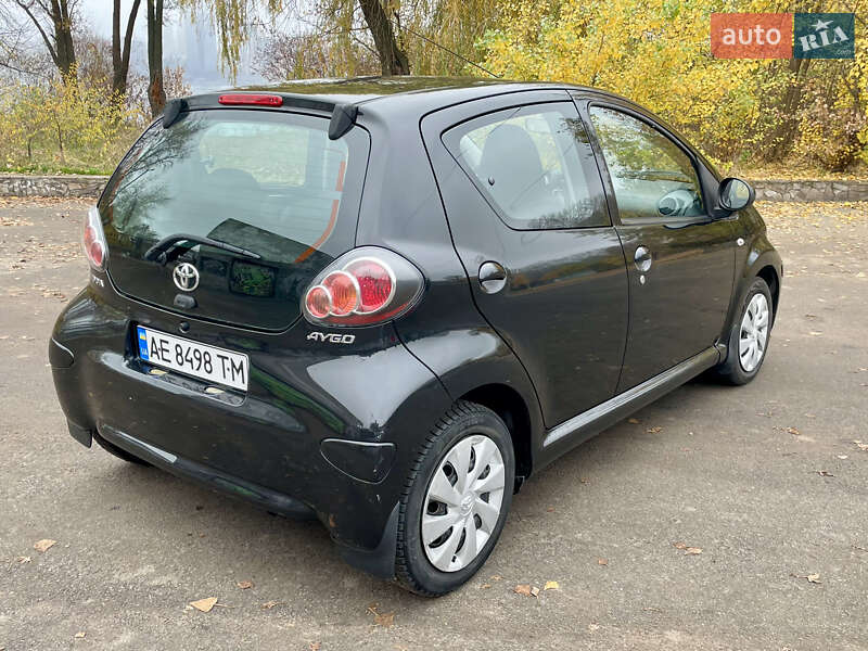 Хэтчбек Toyota Aygo 2012 в Днепре