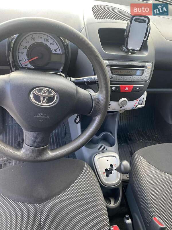 Хетчбек Toyota Aygo 2011 в Дніпрі