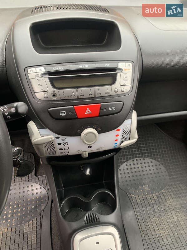 Хэтчбек Toyota Aygo 2013 в Ивано-Франковске фото 27 Хэтчбек Toyota Aygo 2013 в Ивано-Франковске