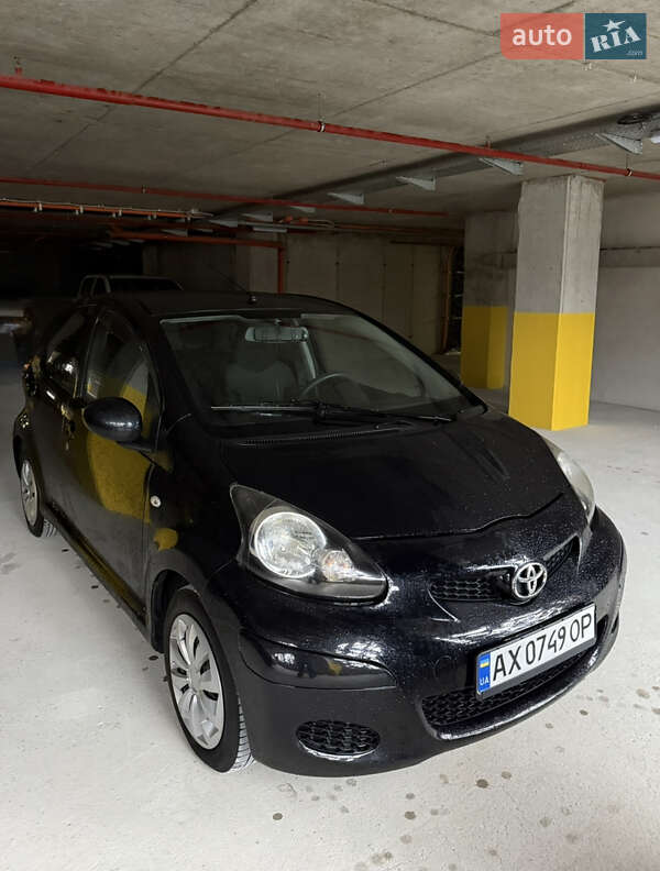 Хэтчбек Toyota Aygo 2010 в Харькове фото Хэтчбек Toyota Aygo 2010 в Харькове