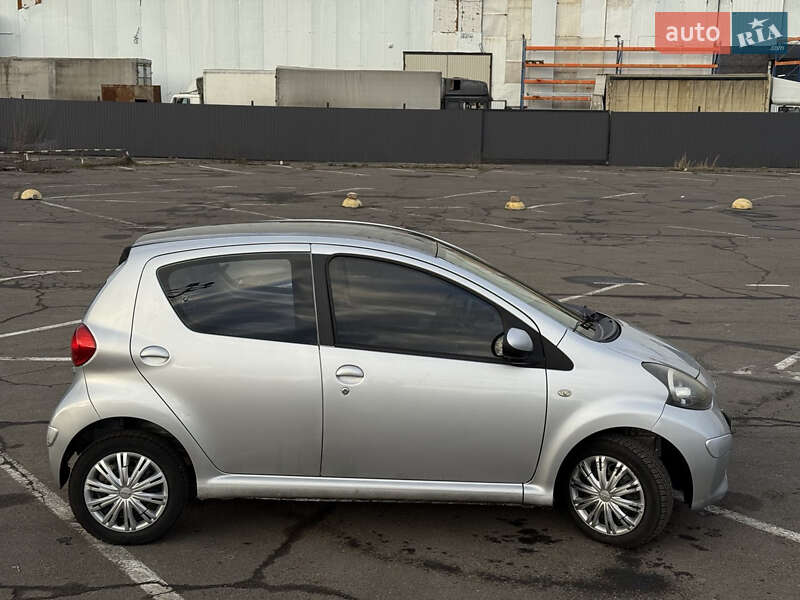 Хетчбек Toyota Aygo 2006 в Одесі