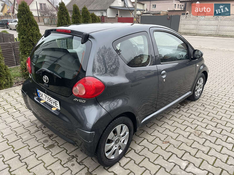 Хэтчбек Toyota Aygo 2008 в Здолбунове