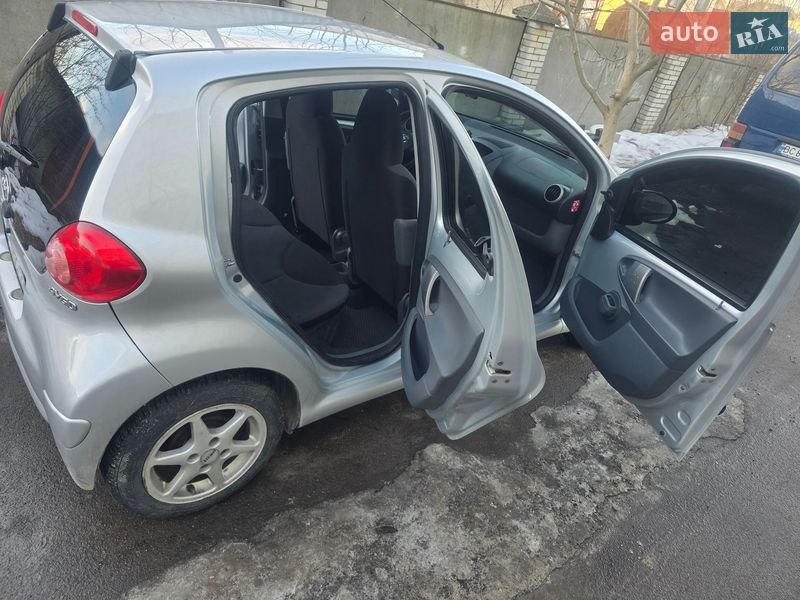 Хэтчбек Toyota Aygo 2007 в Золочеве
