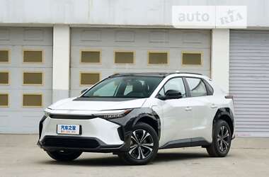 Внедорожник / Кроссовер Toyota bZ4X 2022 в 