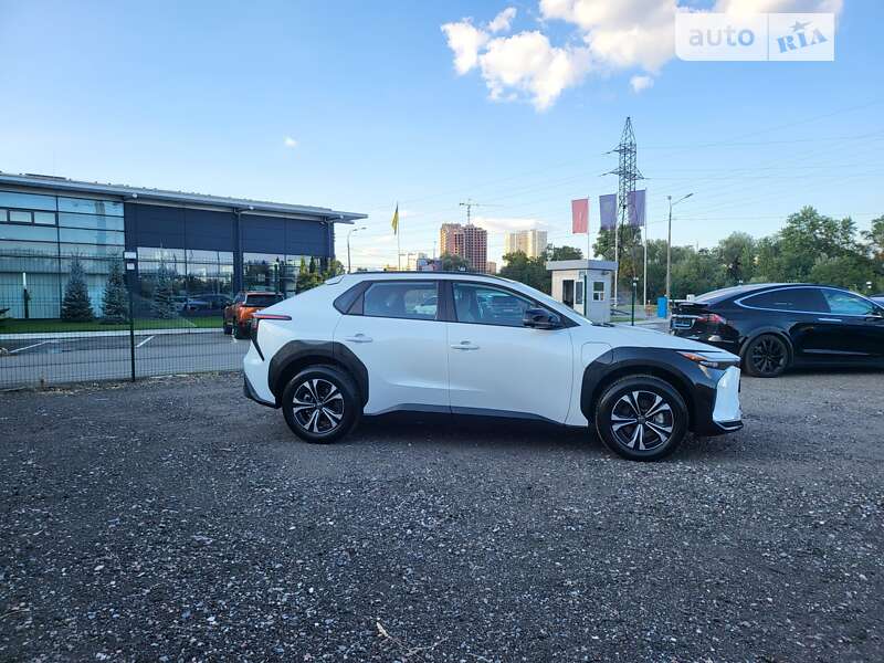 Позашляховик / Кросовер Toyota bZ4X 2023 в Києві