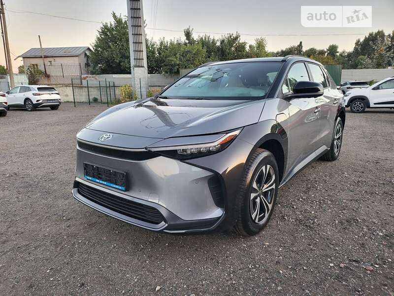 Внедорожник / Кроссовер Toyota bZ4X 2023 в 
