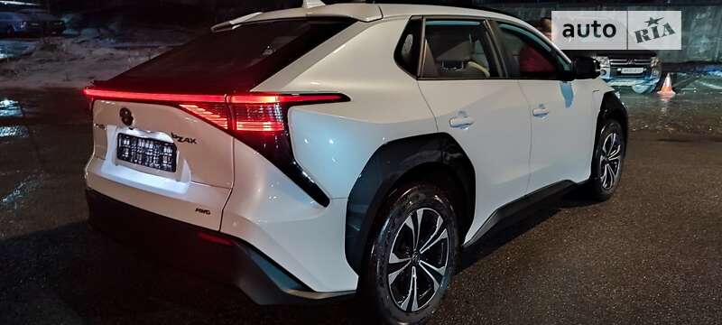 Внедорожник / Кроссовер Toyota bZ4X 2022 в Киеве