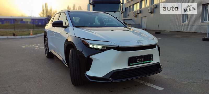 Внедорожник / Кроссовер Toyota bZ4X 2022 в Киеве