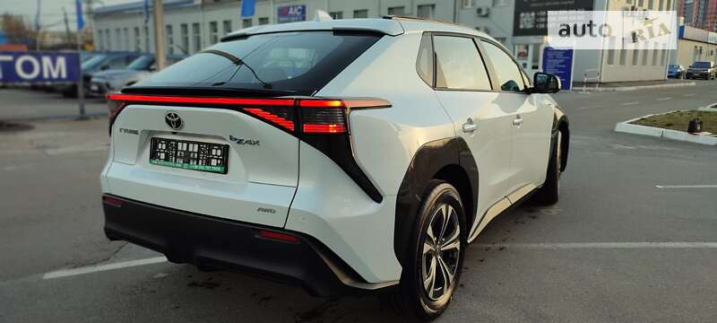 Внедорожник / Кроссовер Toyota bZ4X 2022 в Киеве