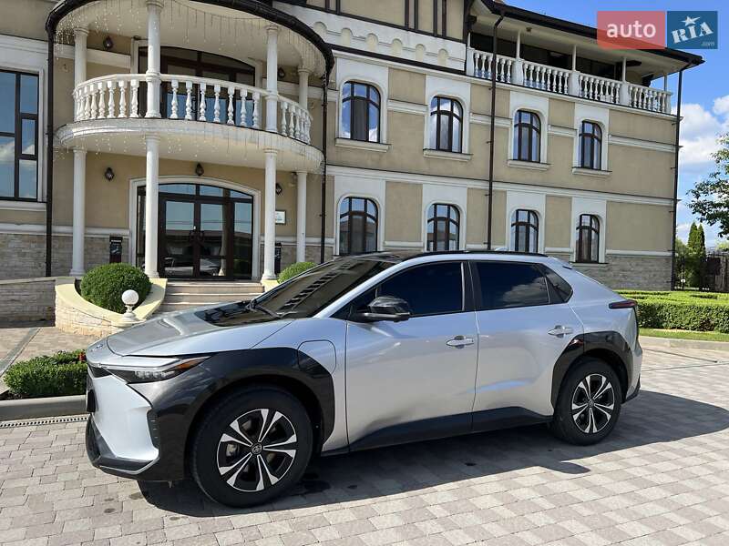 Внедорожник / Кроссовер Toyota bZ4X 2022 в Сарнах