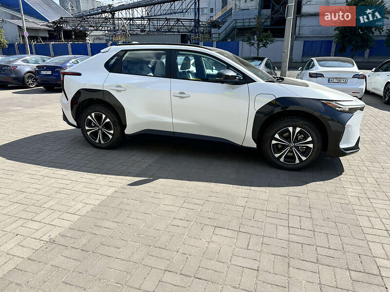 Внедорожник / Кроссовер Toyota bZ4X 2023 в Днепре
