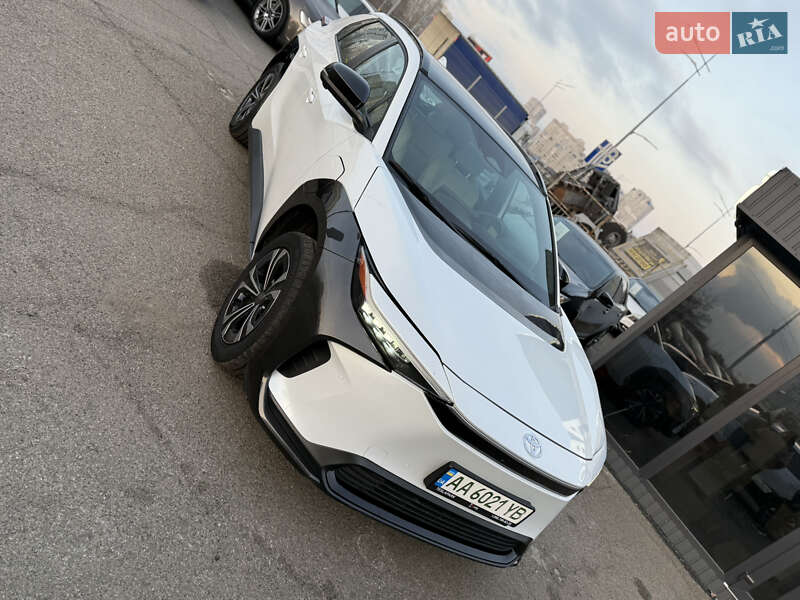 Внедорожник / Кроссовер Toyota bZ4X 2022 в Киеве