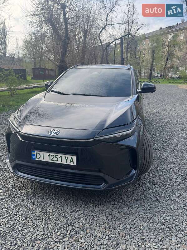 Позашляховик / Кросовер Toyota bZ4X 2022 в Кривому Розі